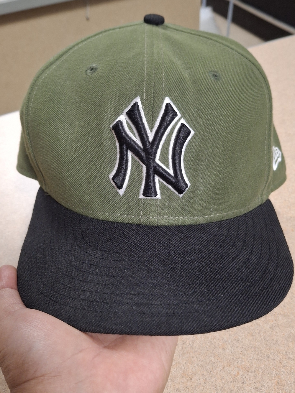 New Era 59FIFTY New York Yankees Fitted Hat Cap Olive Green Black Size 7 5/8 MLB